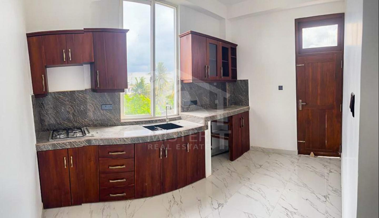 Private Apartment for Sale in Ratmalana- image 3