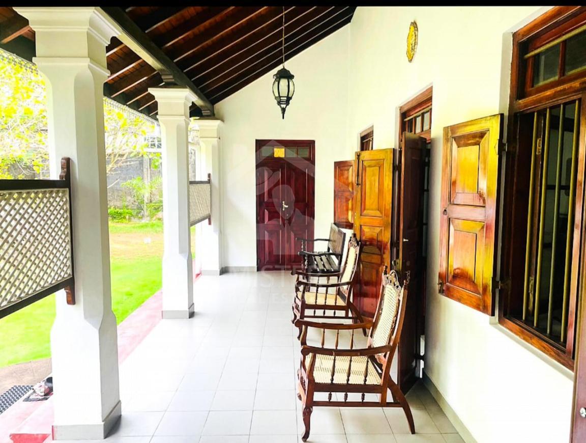 Colonial-Type House for Sale in Galle- image 3