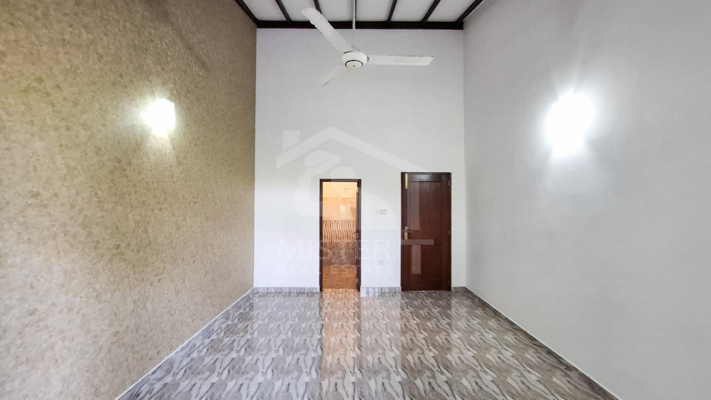 House for Sale in Athurugiriya- image 3