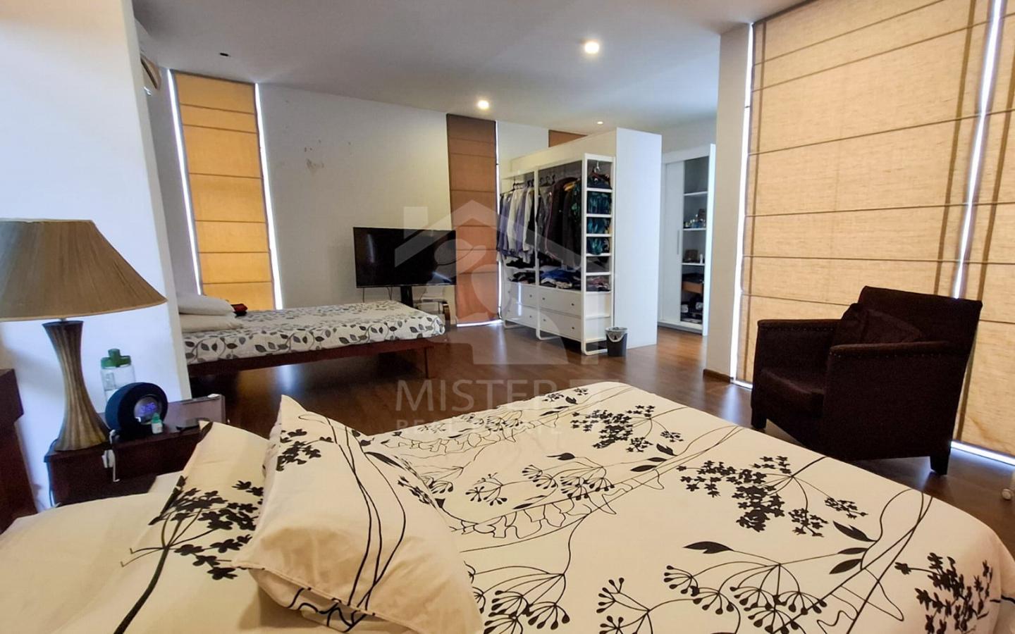 Luxury House for Sale in PitaKotte- image 3