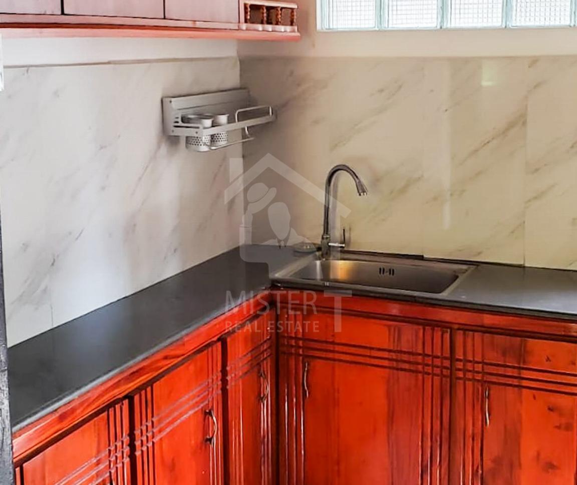 Colonial-Type House for Sale in Galle- image 4