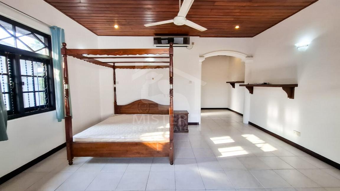 House for Sale in Thalahena- image 4