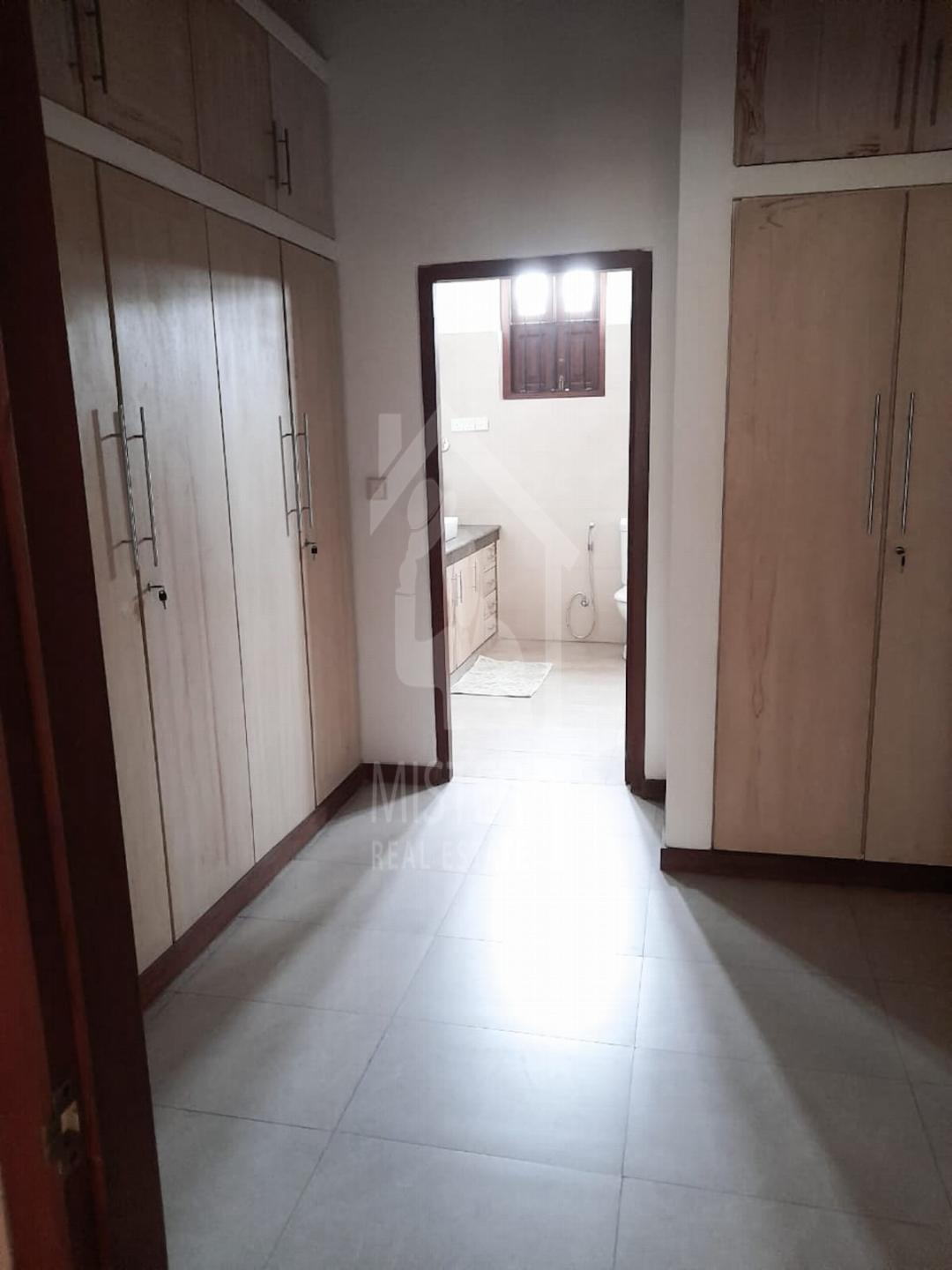 Luxury House for Sale in Rajagiriya- image 5