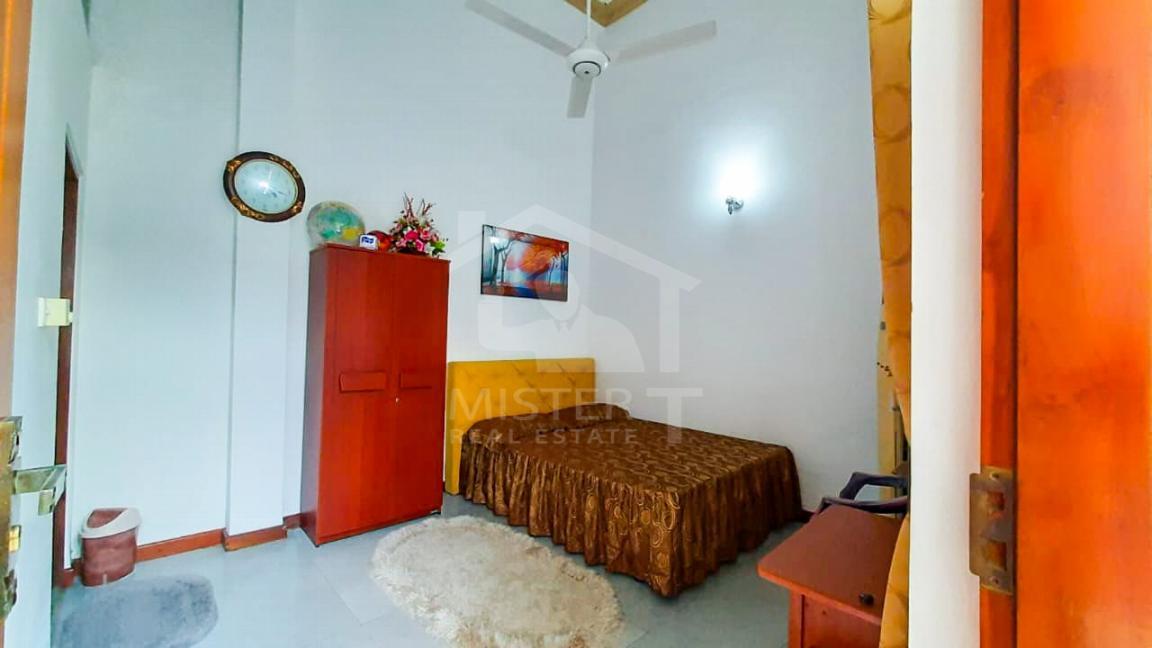 Luxury House with Pool for Sale in Thalawathugoda- image 5