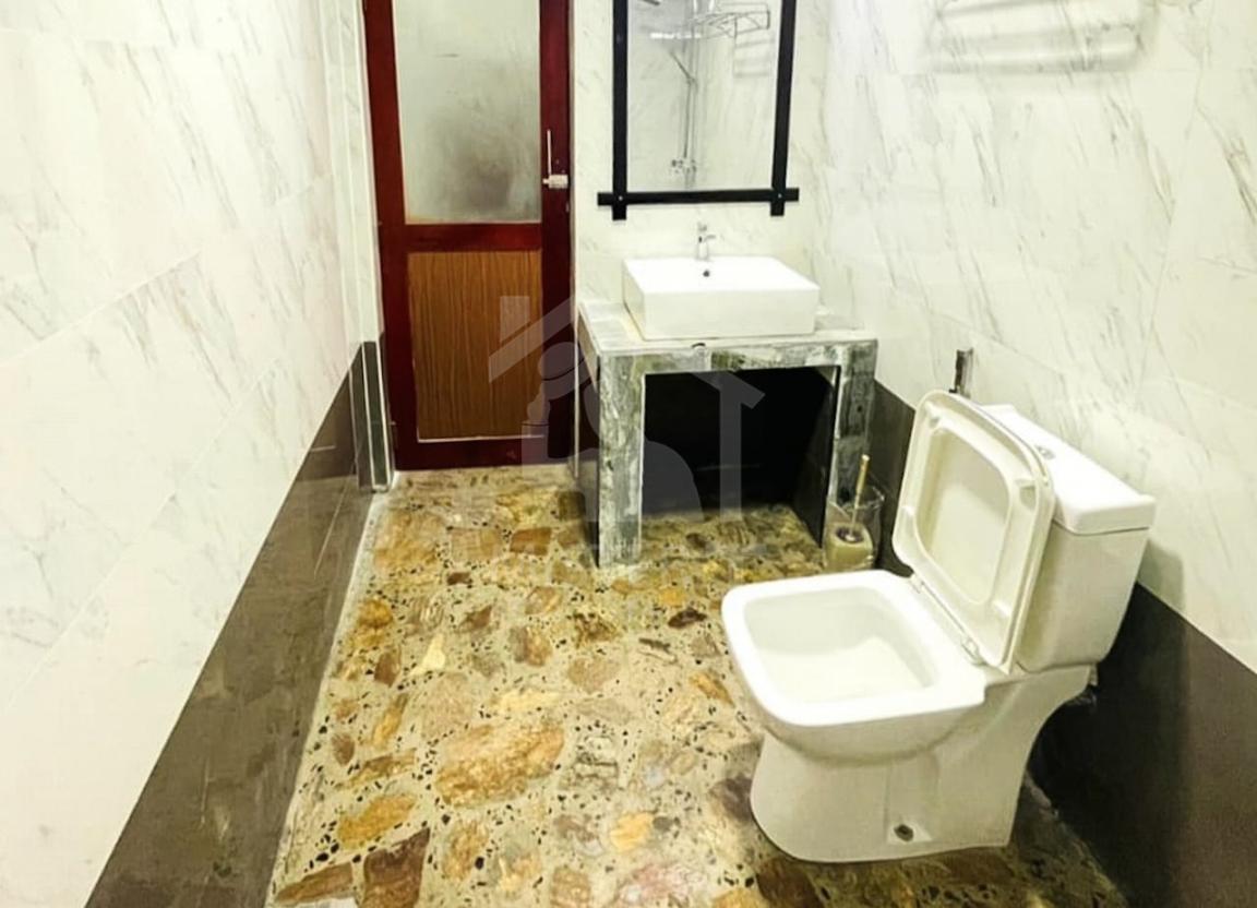 Colonial-Type House for Sale in Galle- image 5