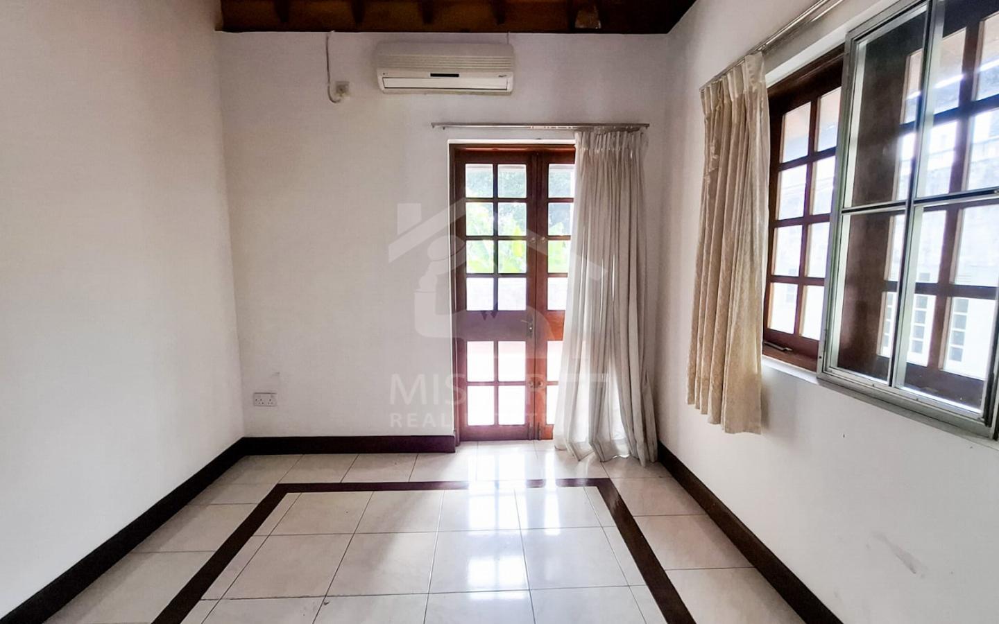 House for Sale in Colombo 07- image 6