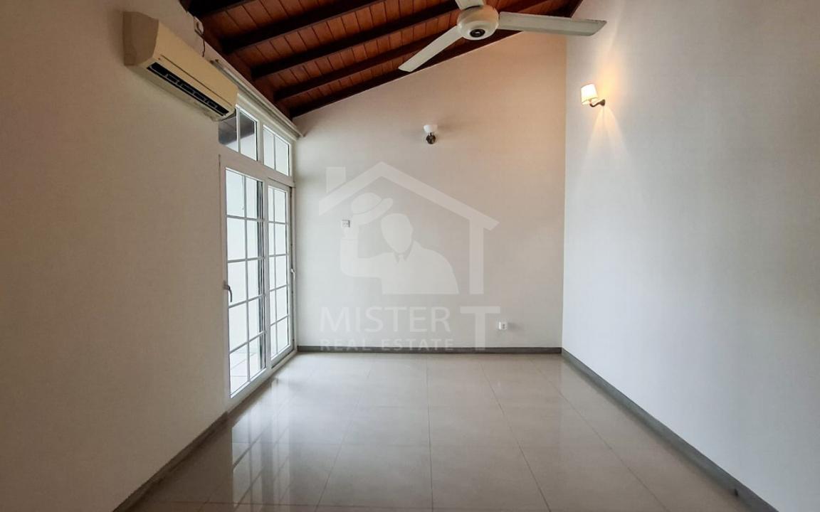 House for Sale in Colombo 05- image 6