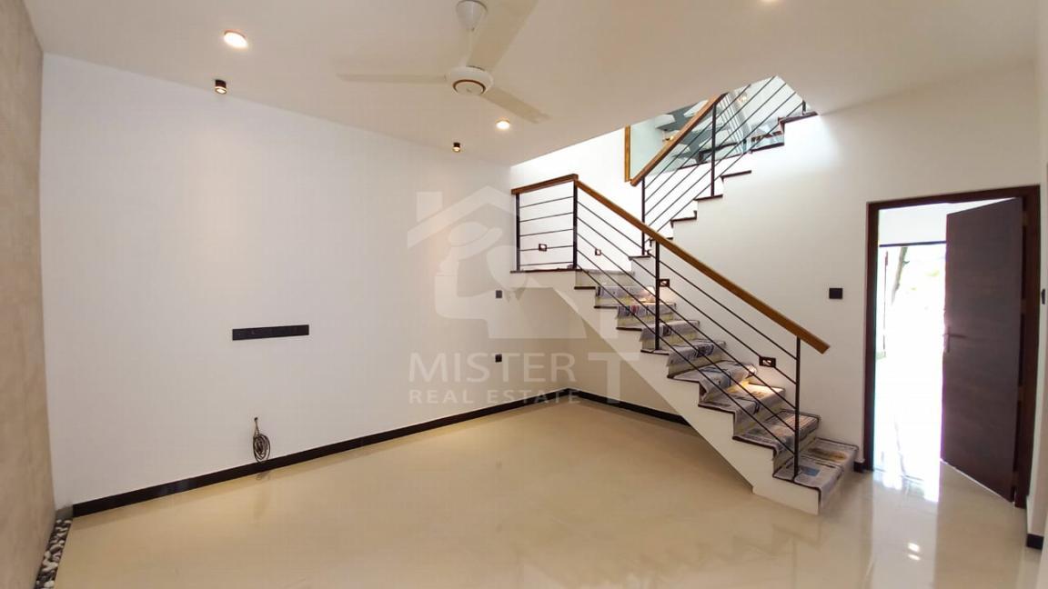 Luxury House for Sale in Nugegoda- image 7