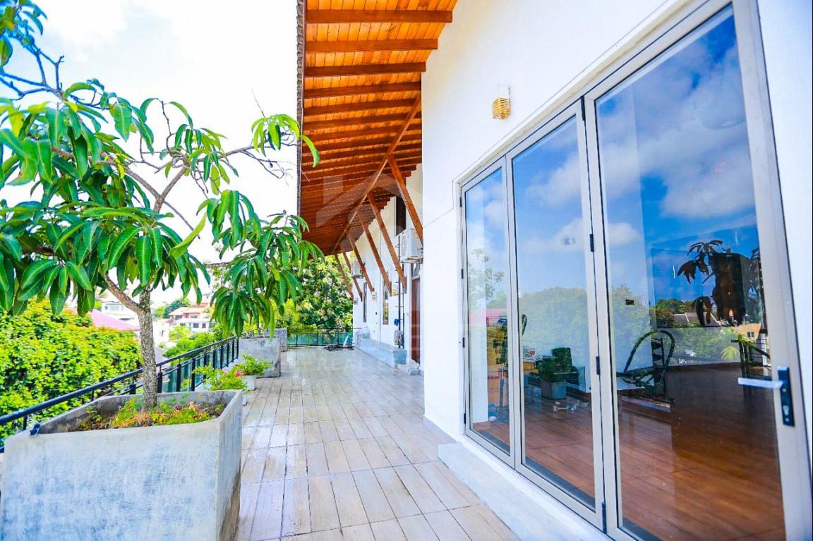 Luxury House for Sale in Nugegoda- image 7