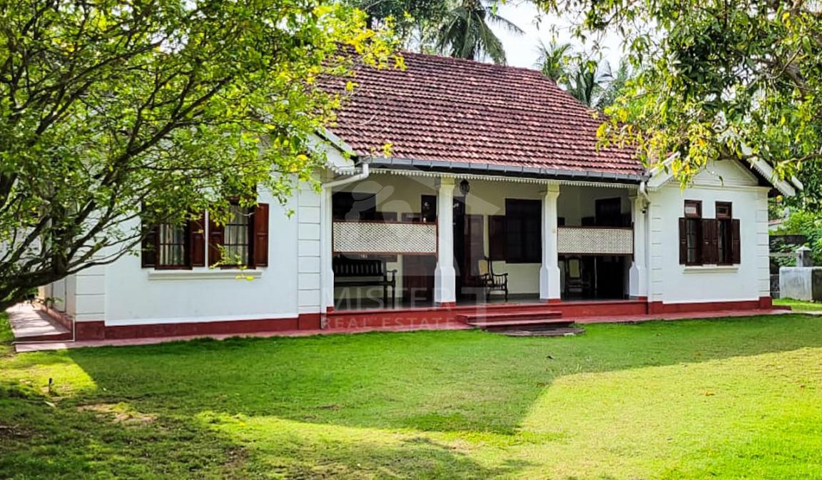 Colonial-Type House for Sale in Galle- image 7