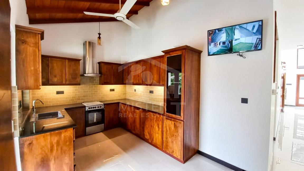 Luxury House for Sale in Nugegoda- image 8