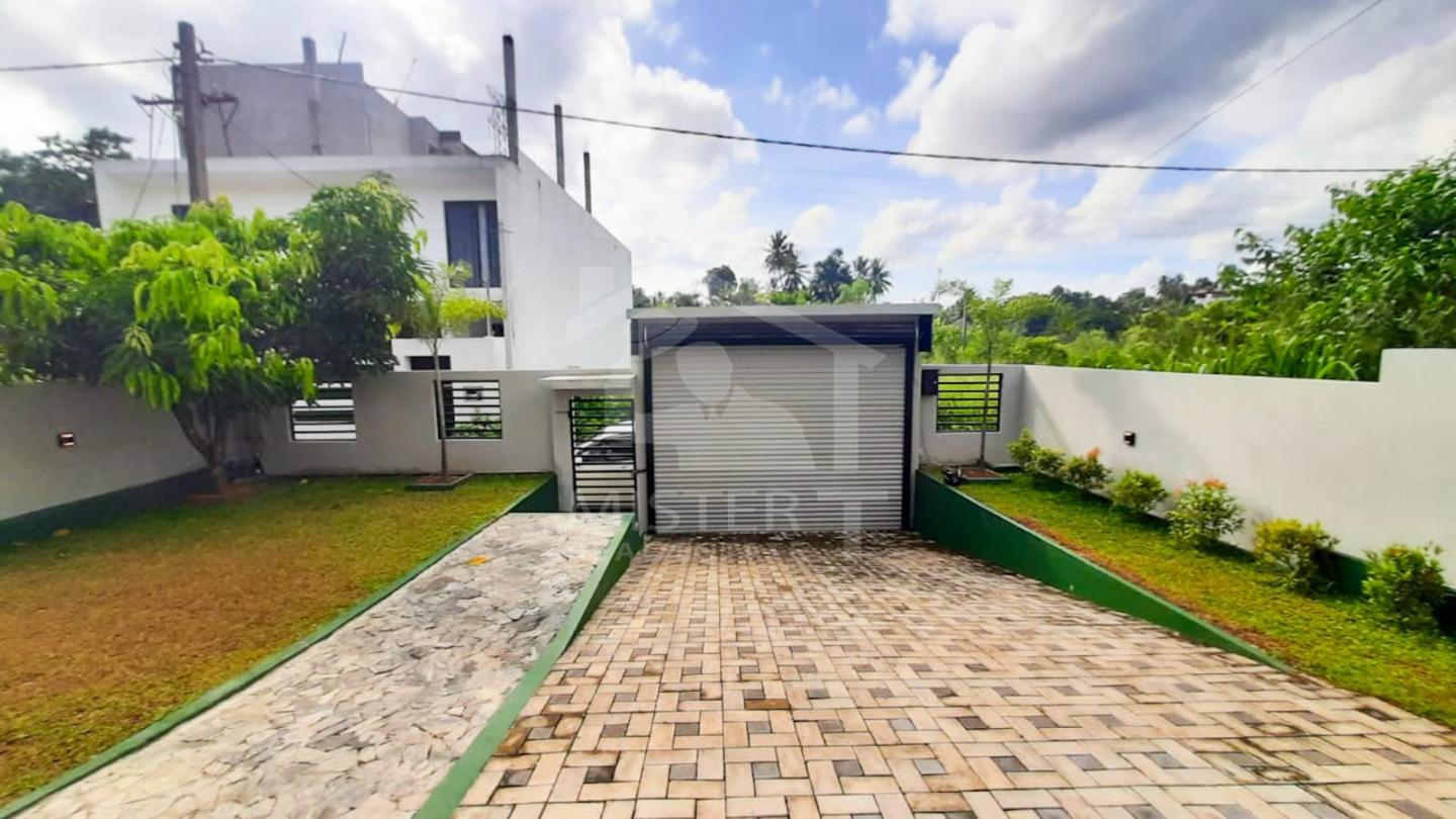 House for Sale in Makola- image 9