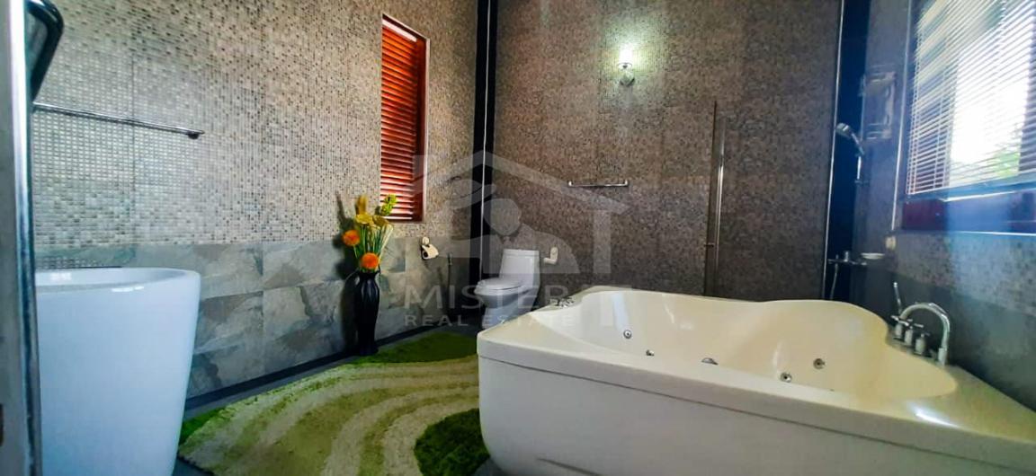 Luxury House with Pool for Sale in Thalawathugoda- image 9