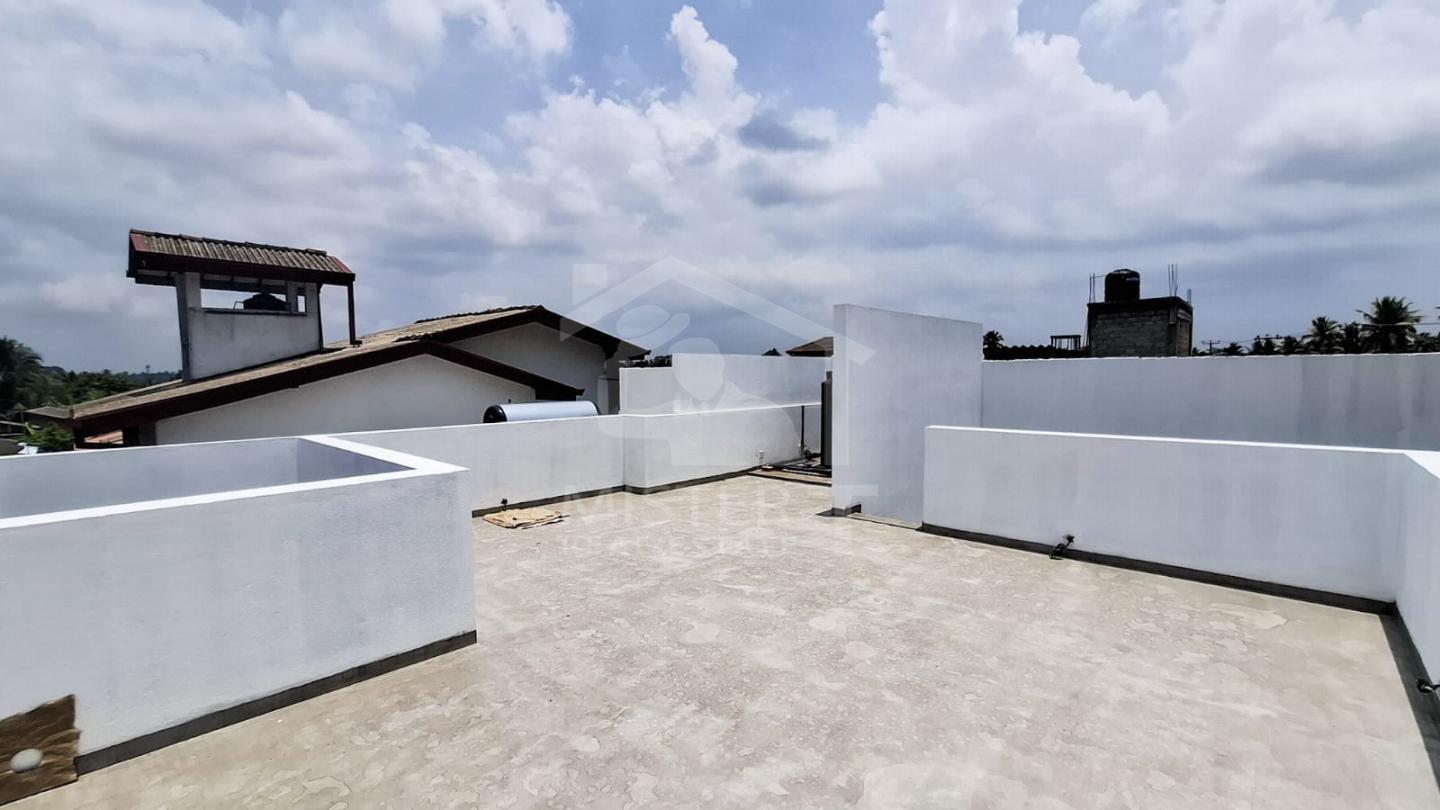 House for Sale in Athurugiriya- image 9