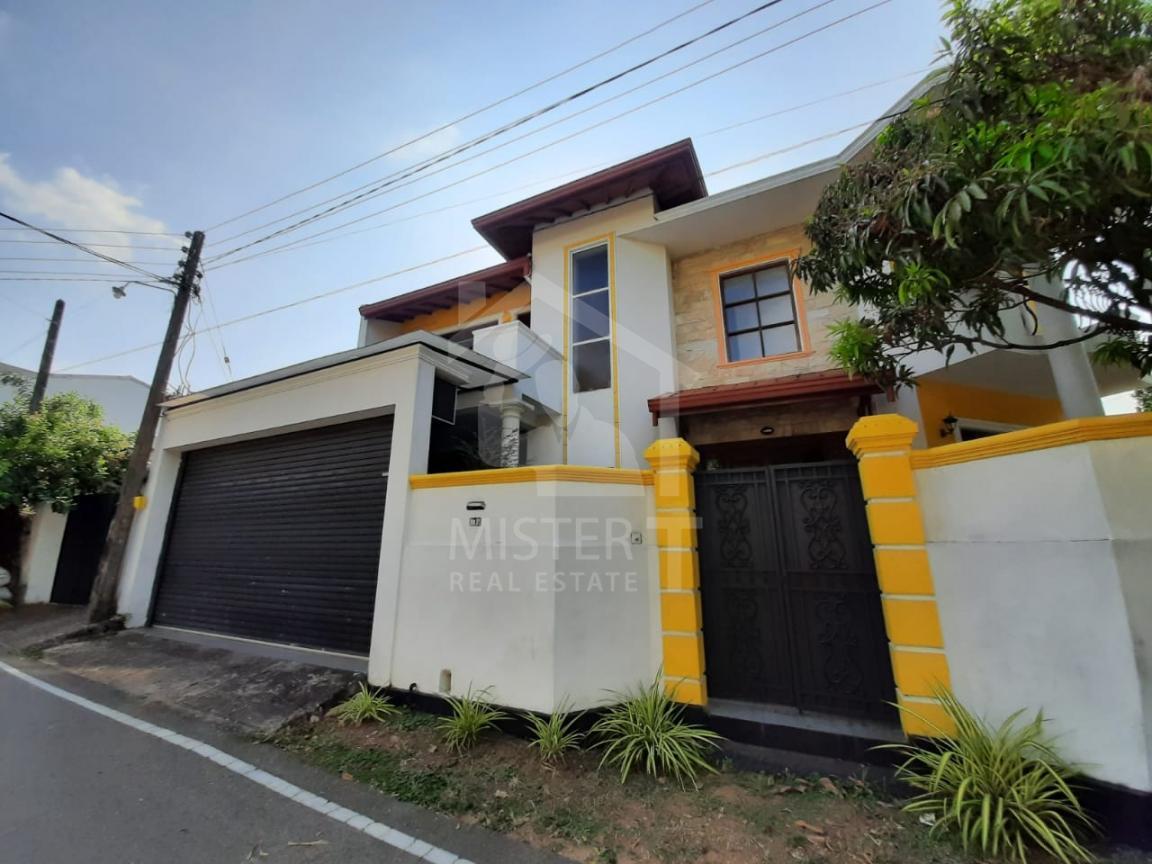 House for Sale in Battaramulla- image 1