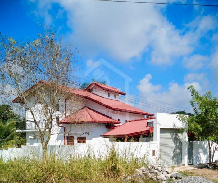 House for Sale in Athurugiriya - image 1