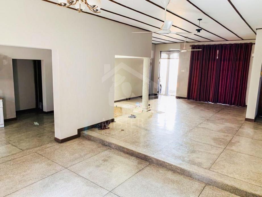 House for Sale in Battaramulla - image 1