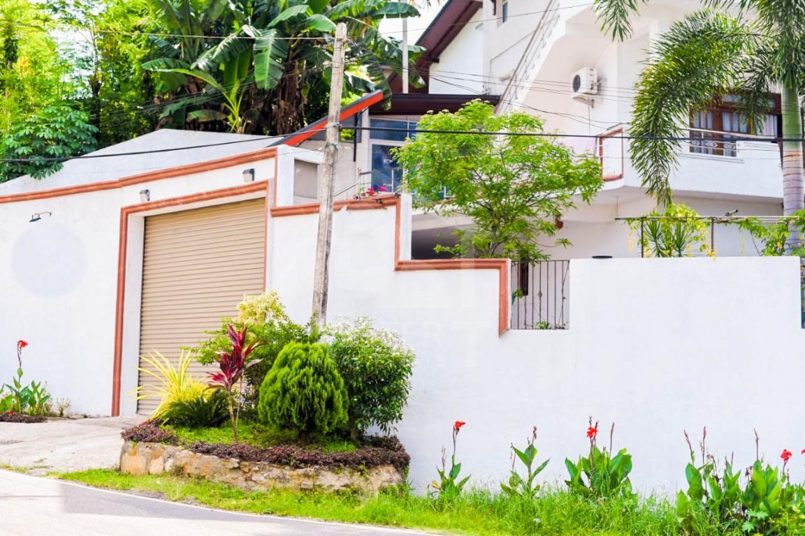 Villa for Sale in Kandy- image 1