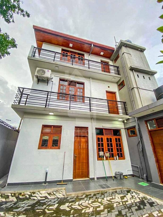 House for Sale in Colombo- image 1