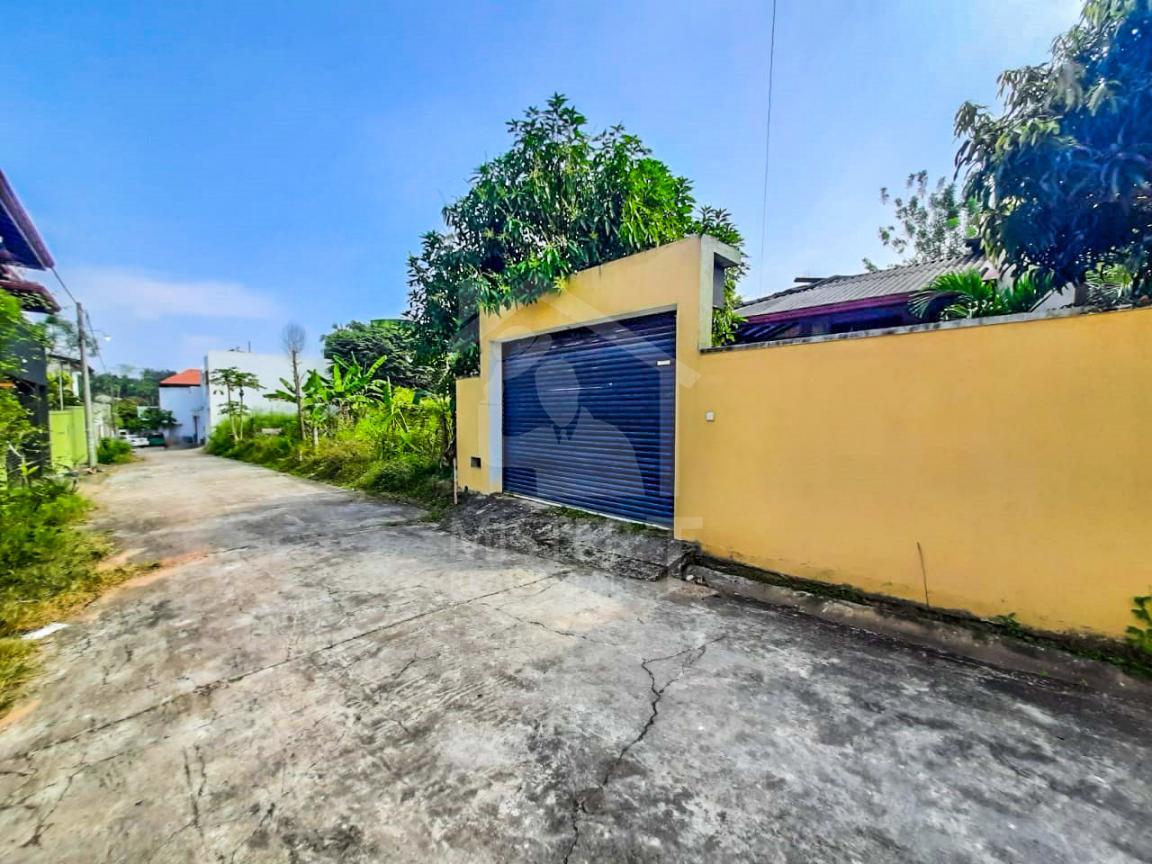 House for Sale in Malabe - image 1