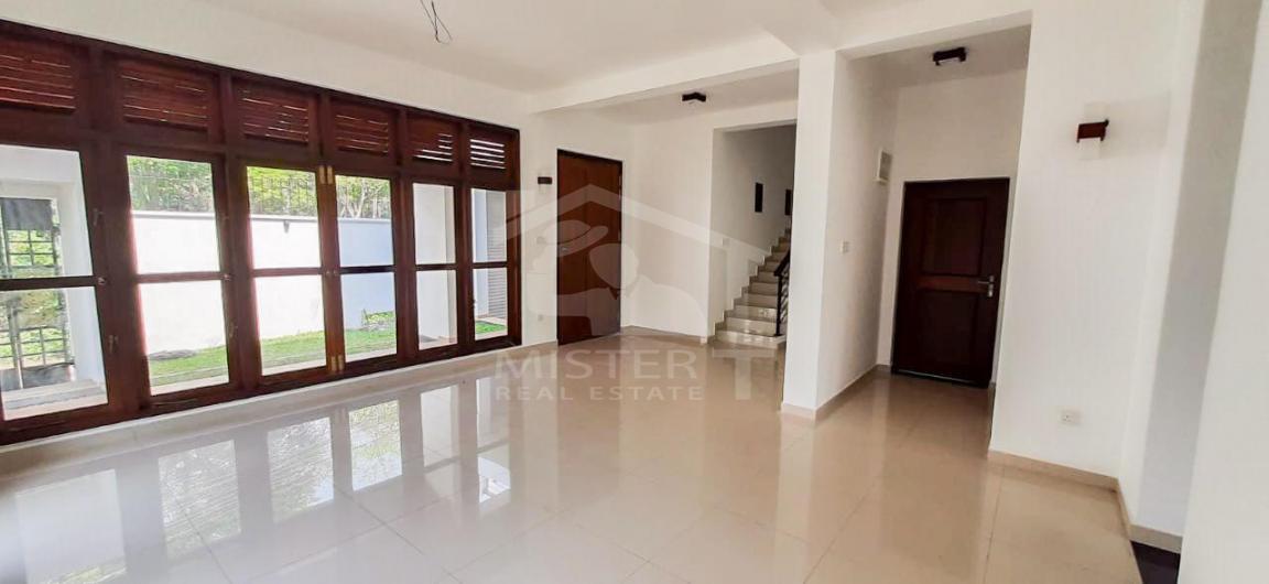House for Sale in Boralesgamuwa - image 2