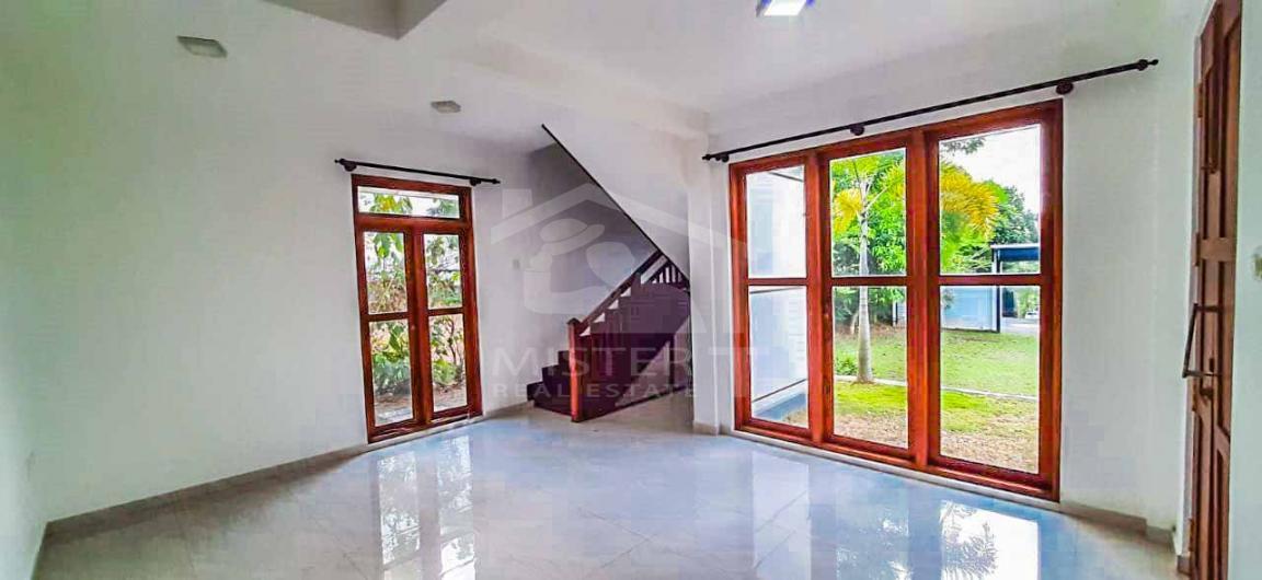 House for Sale in Athurugiriya - image 2