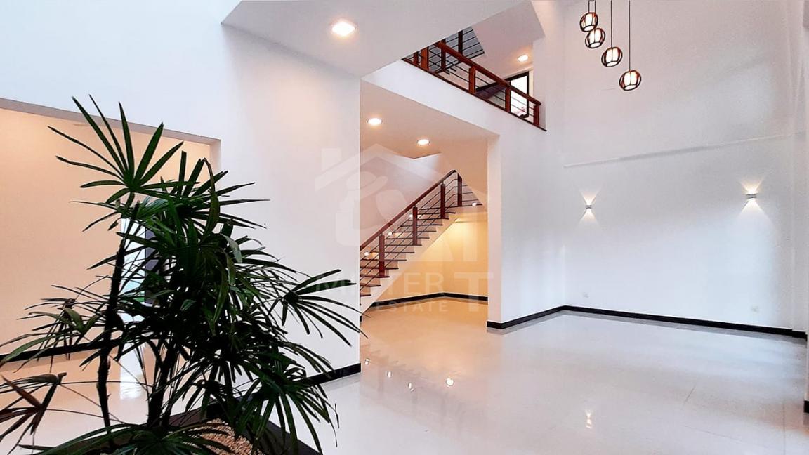 Luxurious House for sale in Piliyandala - image 2