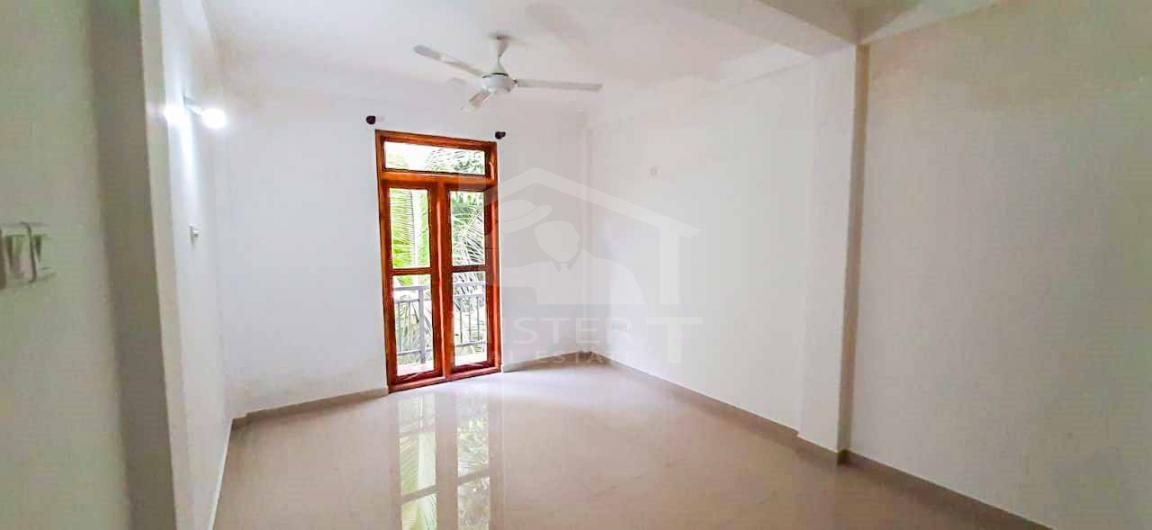 House for Sale in Athurugiriya - image 3