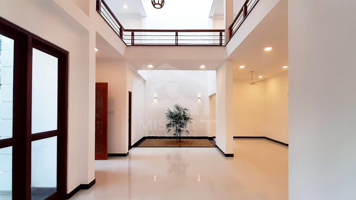 Luxurious House for sale in Piliyandala - image 3