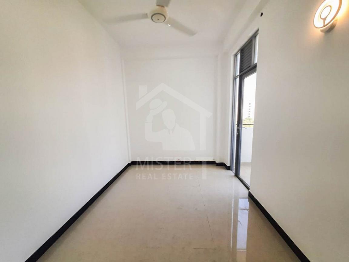 Apartment for Sale in Colombo - image 4