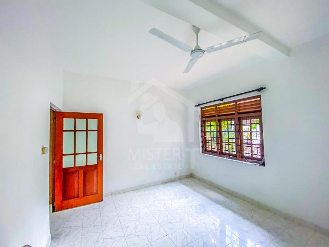 House for Sale in Boralesgamuwa- image 4