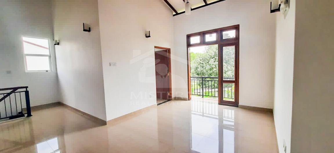 House for Sale in Athurugiriya - image 5