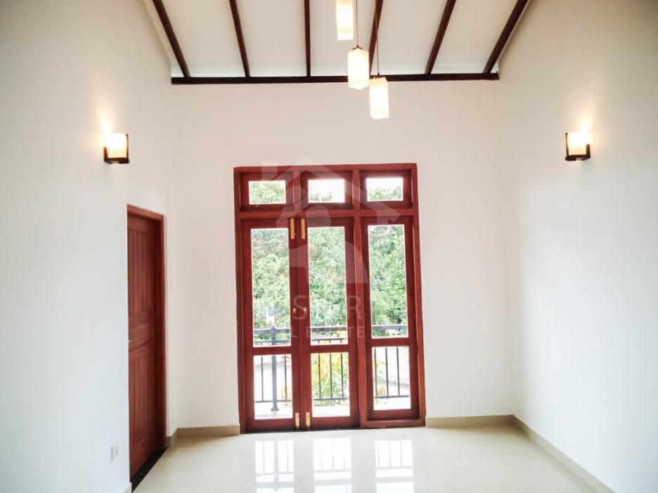House for Sale in Athurugiriya - image 6
