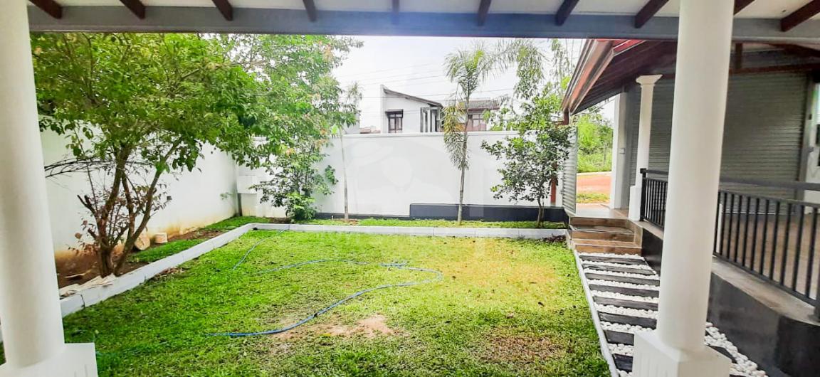 House for Sale in Athurugiriya - image 8