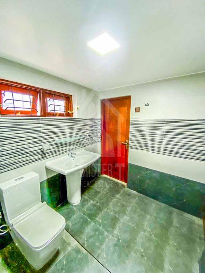 House for Sale in Colombo- image 8