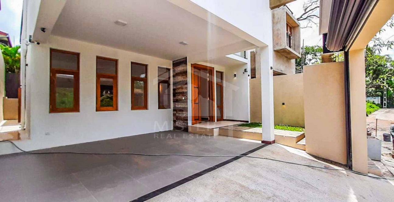 House for Sale in Battaramulla - image 9