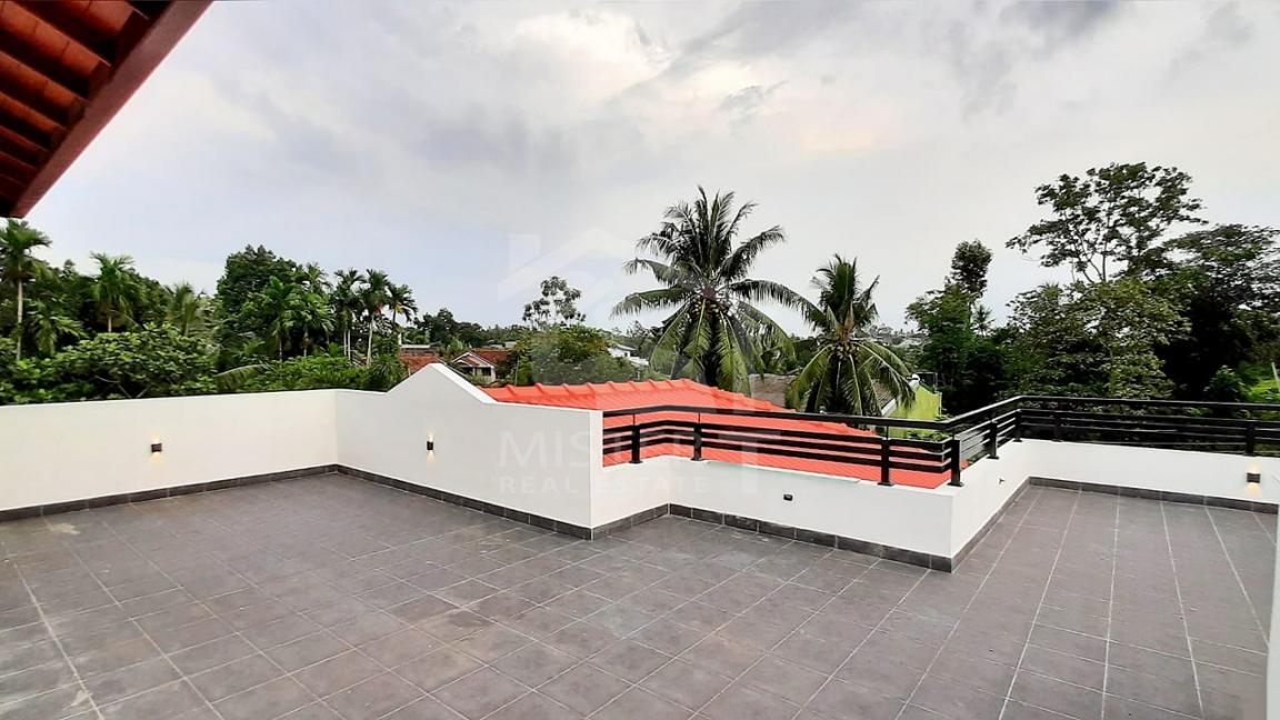 Luxurious House for sale in Piliyandala - image 9