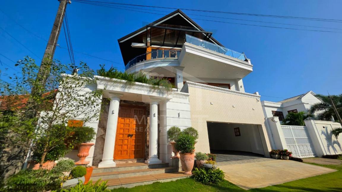 Luxury House for sale in Battaramulla...