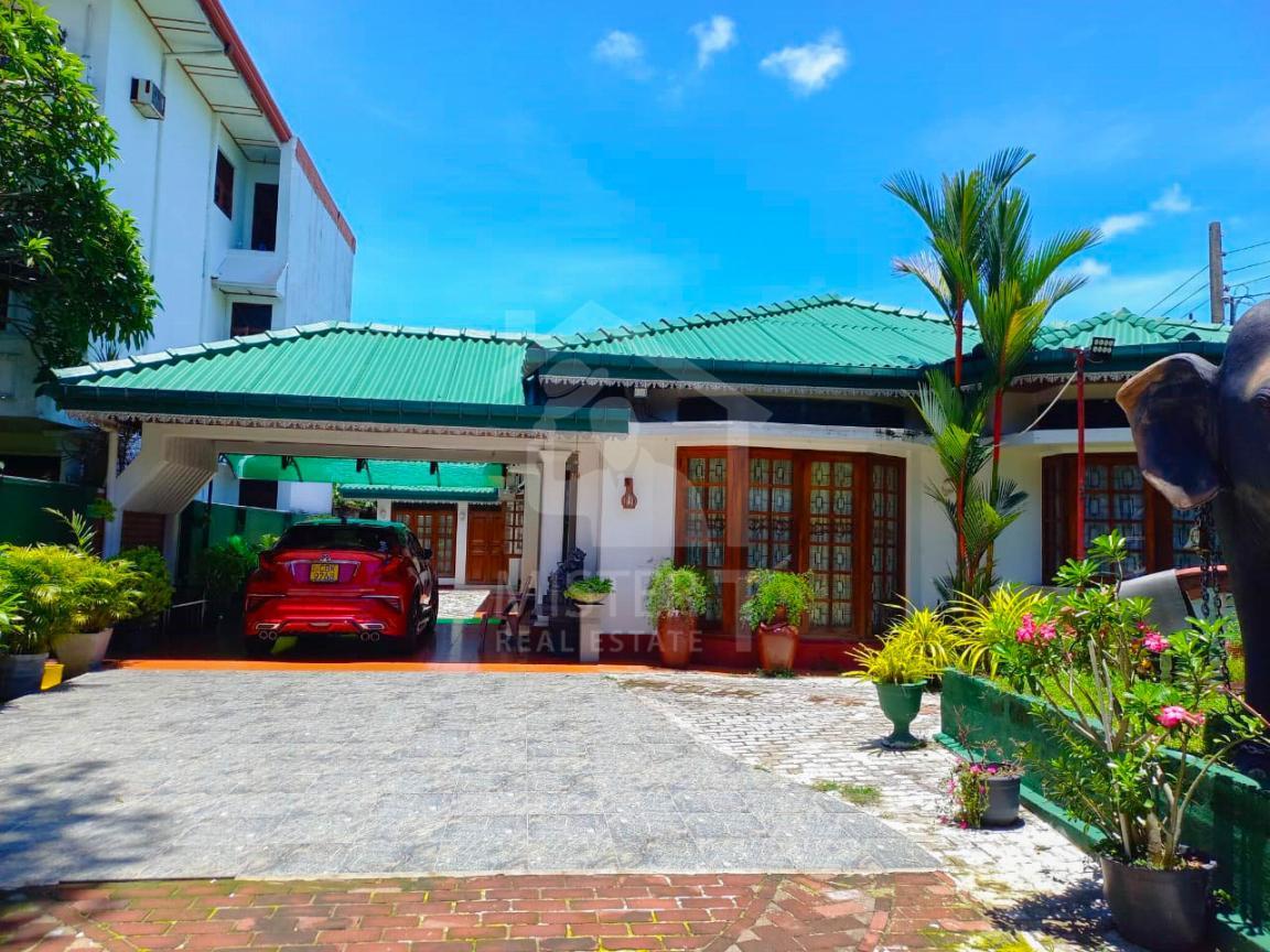 House For Sale in Nugegoda- image 1