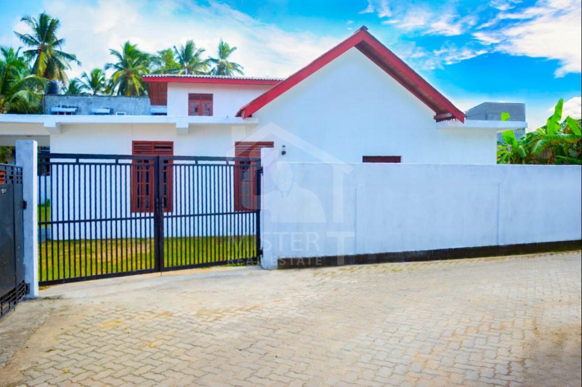 House For Sale in Wellampitiya - image 1