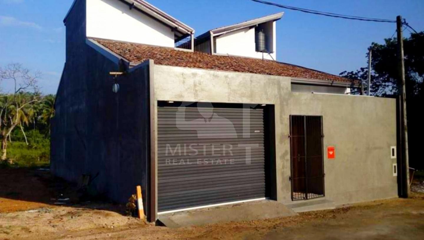 House for Sale in Athurugiriya- image 1