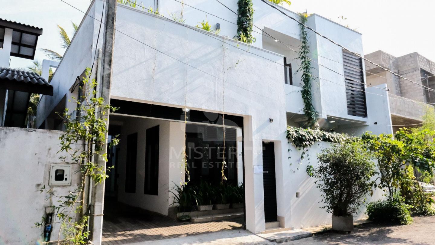 House For Sale in Hokandara- image 1