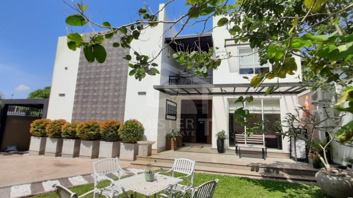 House For Sale in Kahathuduwa- image 1