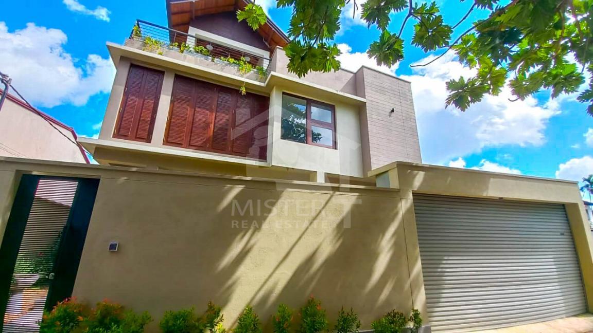 Luxury House for Sale in Battaramulla- image 1