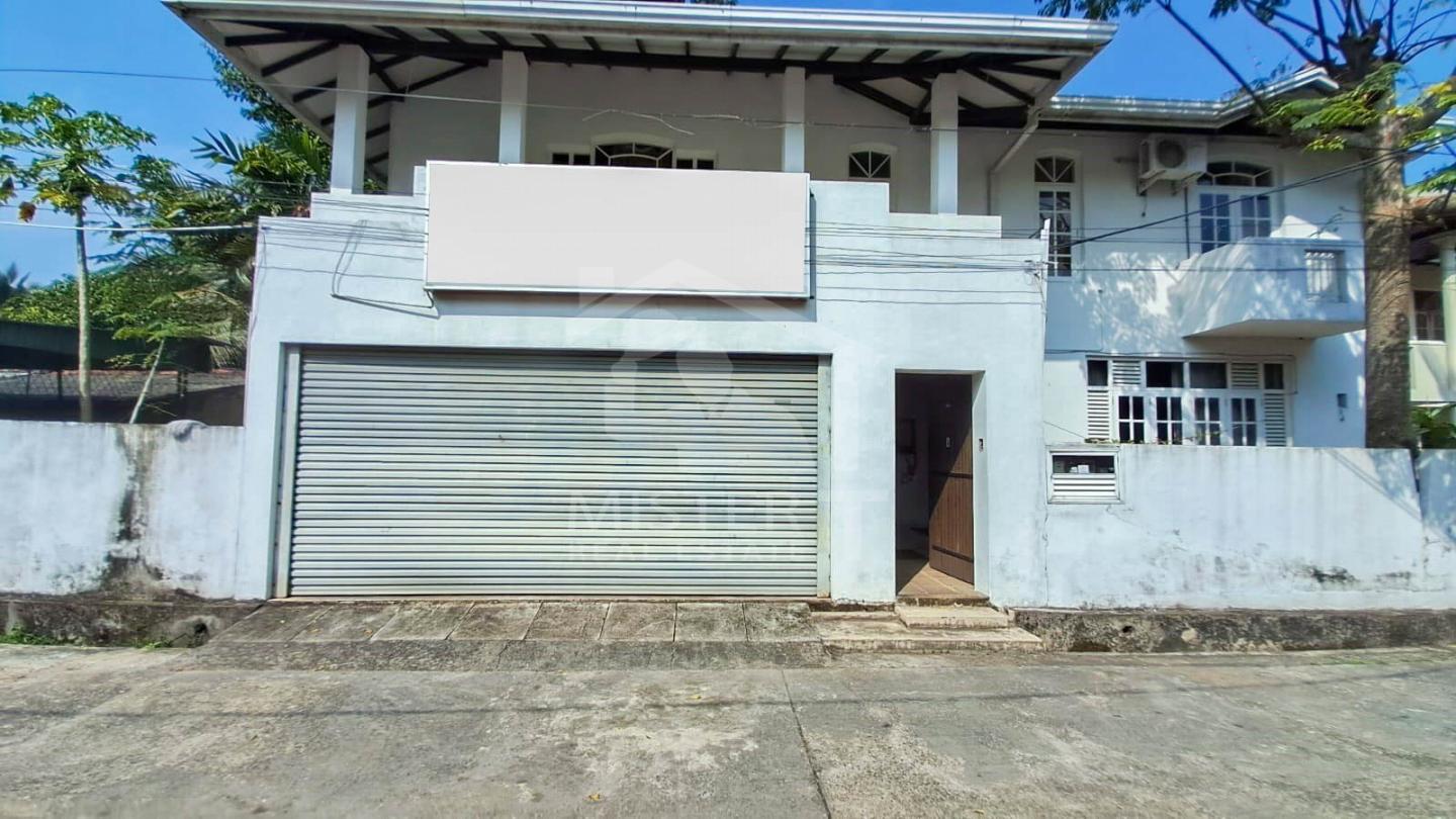 House For Sale in Pita Kotte - image 1