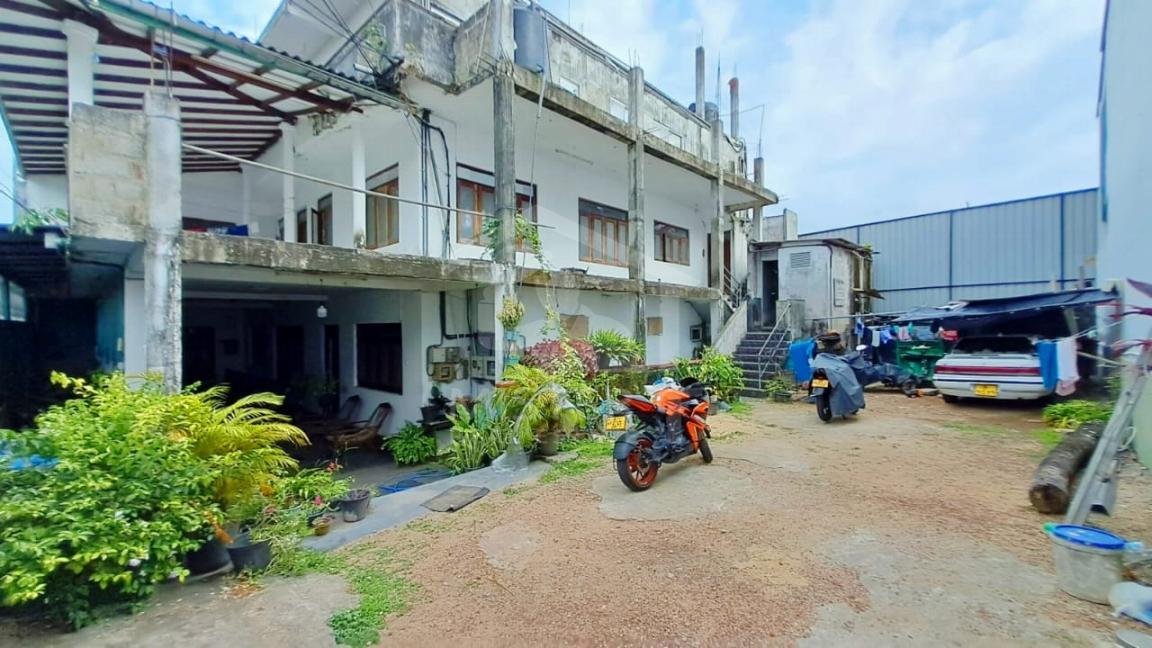 Old House with a Land For Sale in Nawala- image 1