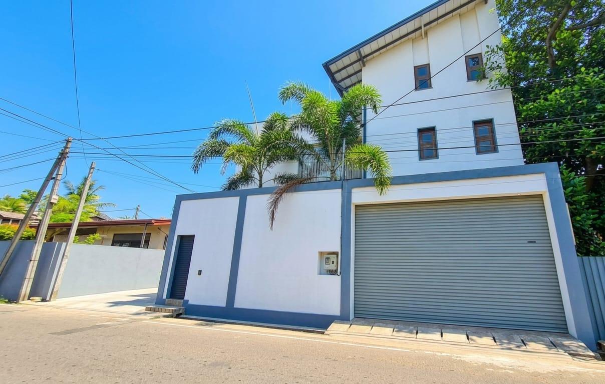 House For Sale in Boralesgamuwa - image 1