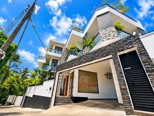 Luxury House for Sale in Pelawatte- image 1