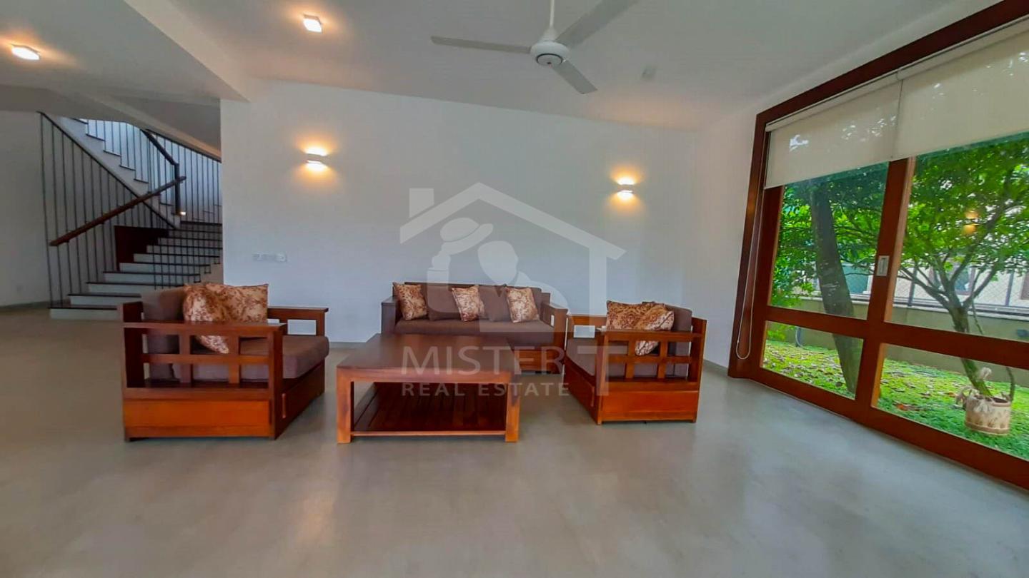 Villa For Sale in Galle - image 2