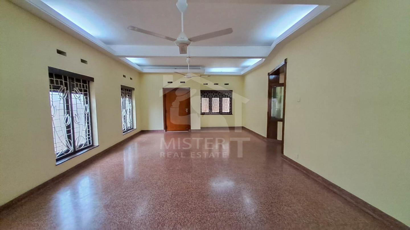 House For Sale in Colombo 05- image 2